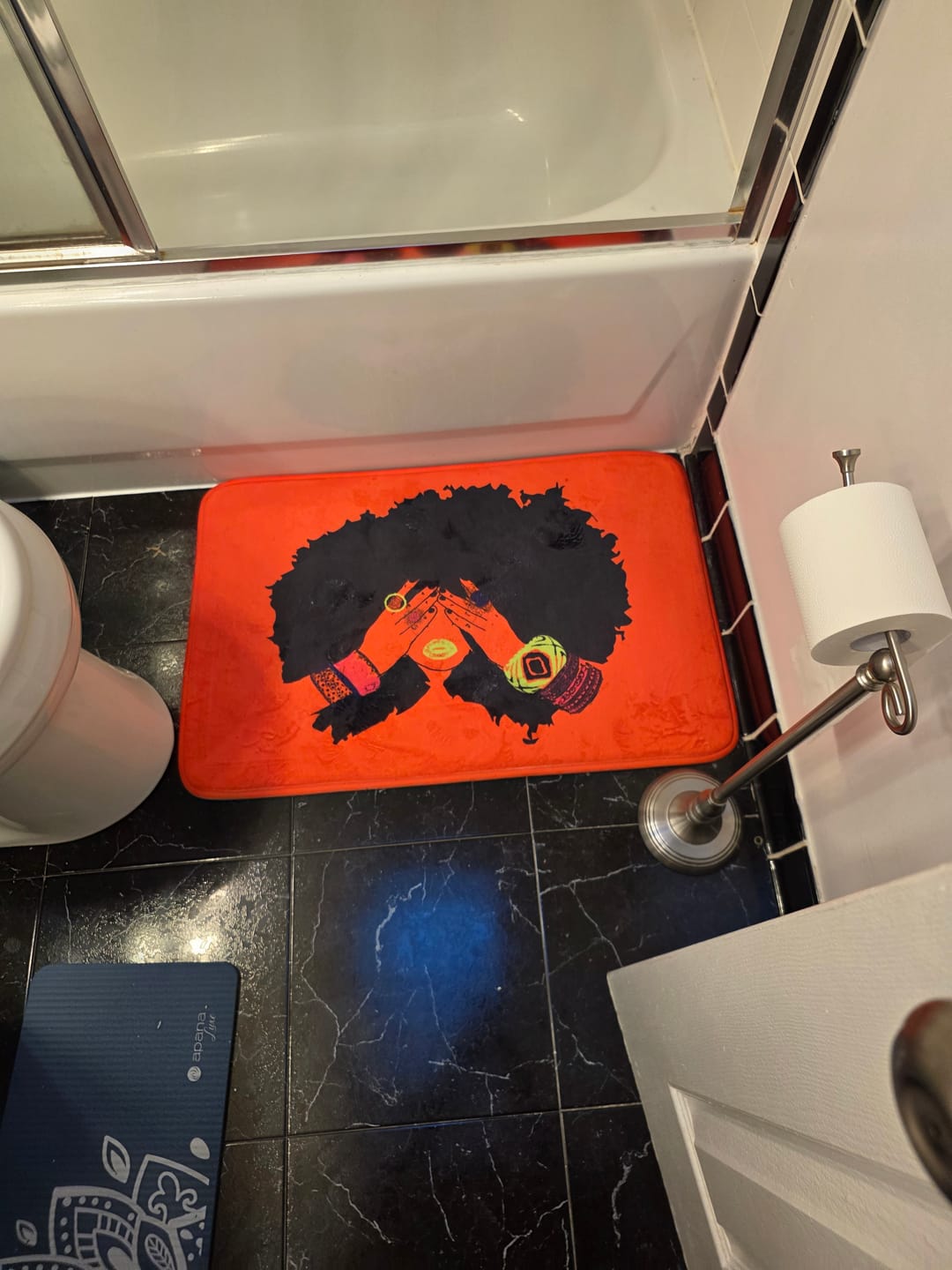 Customer photo review of Shanell Orange Bath Mat
