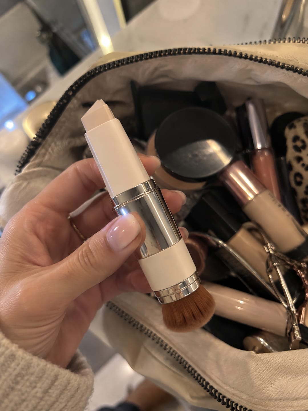 Customer photo review of NOVERA® Color-Changing Foundation Stick