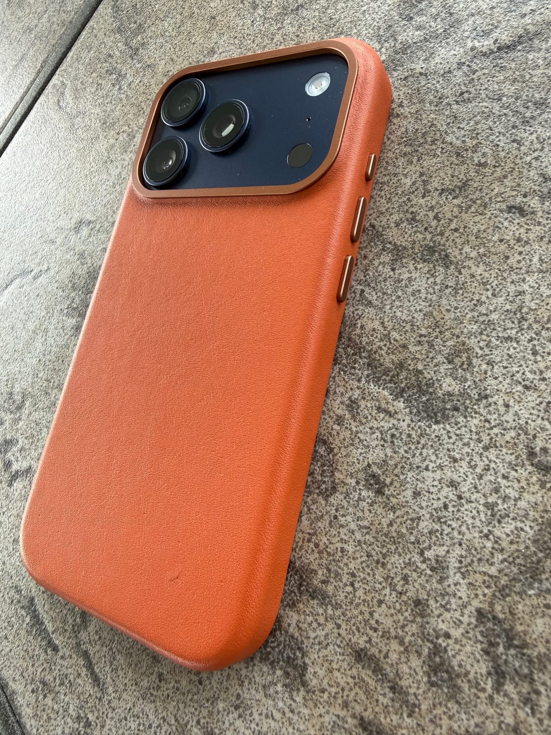 Customer photo review of iPhone 17 Pro Leather Case - MagSafe - Cognac Brown