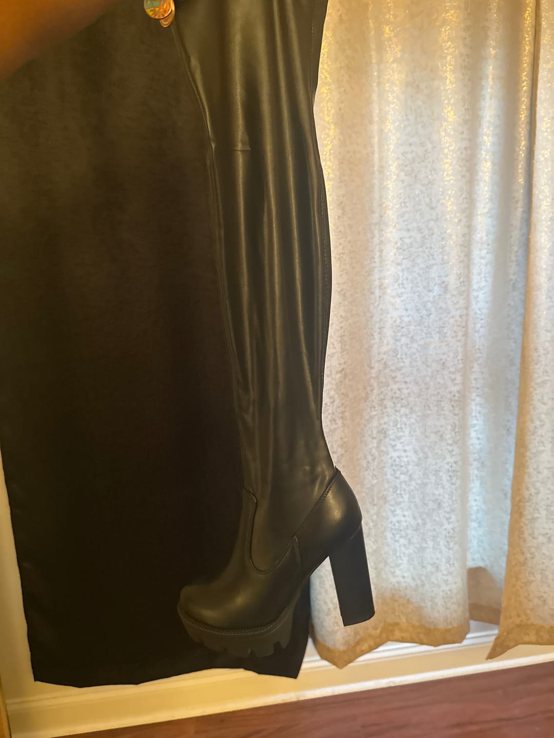 Customer photo review of ASHLAND-BLACK 4 WAY STRETCH PLATFORM BOOT