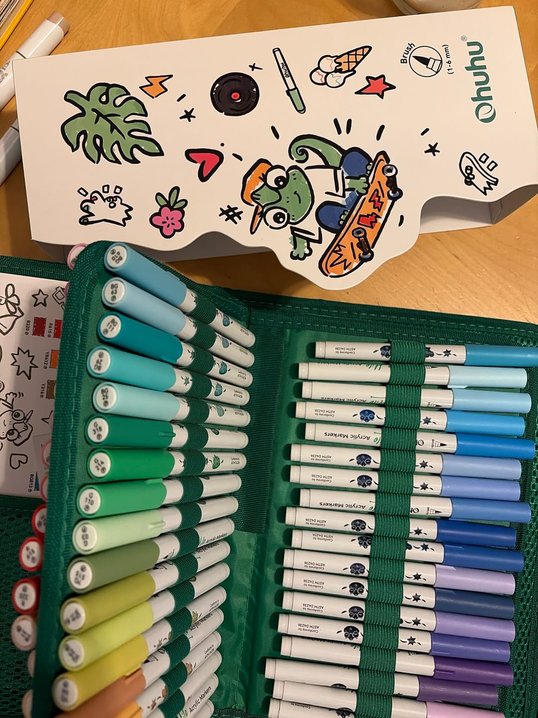 Customer photo review of Ohuhu Hilo Series Direct-ink Acrylic Paint Markers