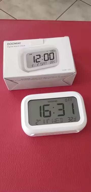 Customer photo review of Réveil numérique rétroéclairage LCD