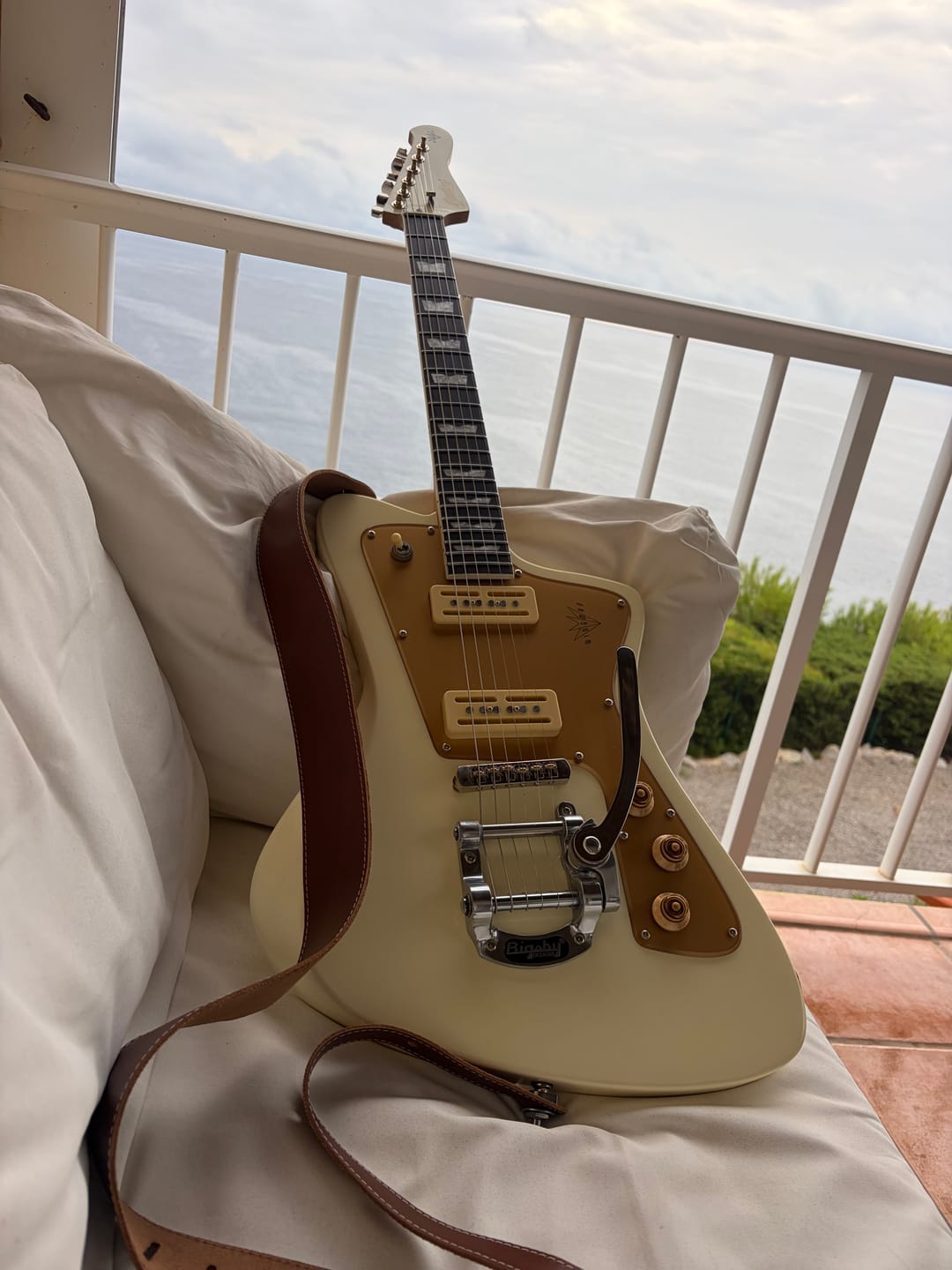 Customer photo review of Wingman - Vintage White