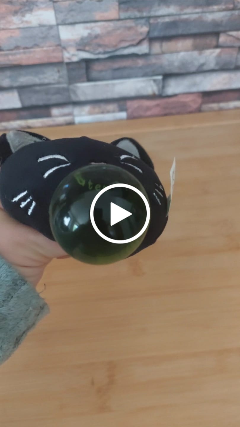 Customer video review of Schwarze Katze Wahrsager Quetschball