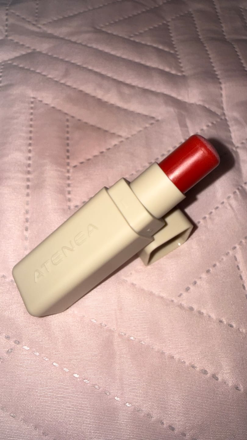 Customer photo review of RUBOR CREMOSO EN BARRA COLLECTION