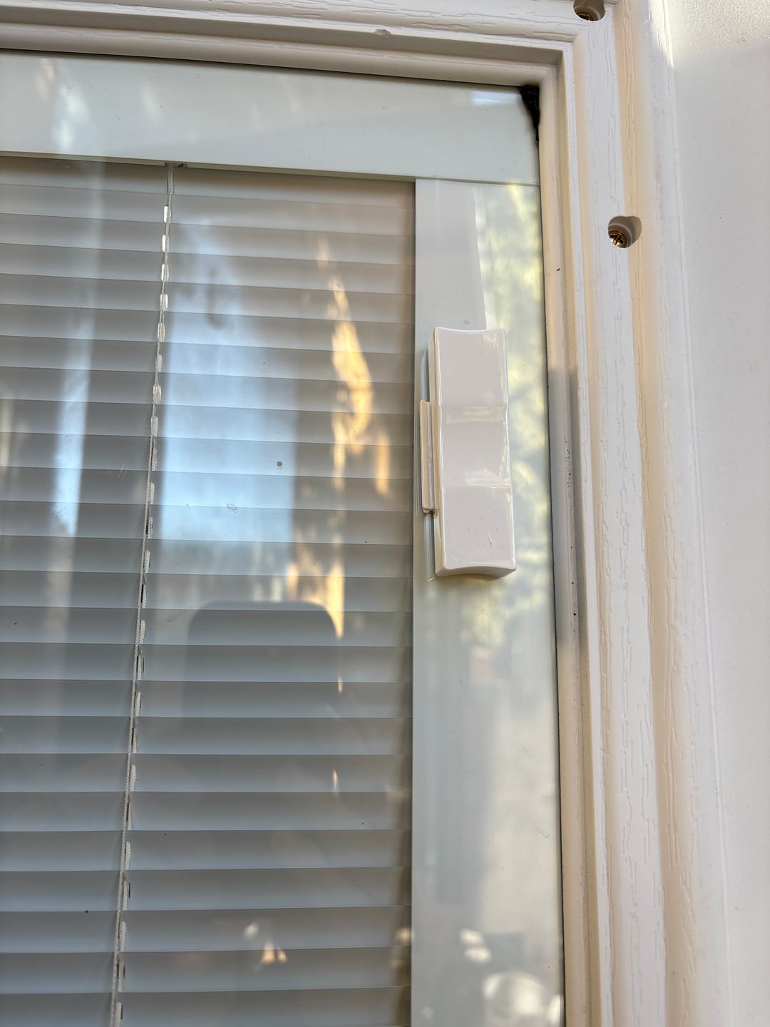 Customer photo review of RSL Sliding Magnetic Blind Controller