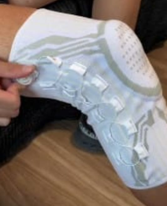 Customer photo review of Adjustable Dial Knee Brace: Walk Again Without Pain