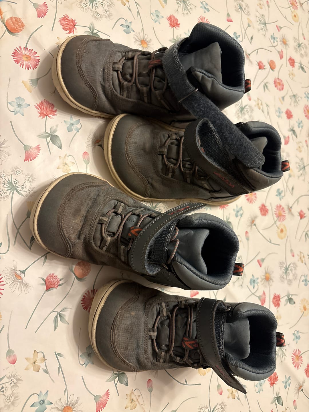 Customer photo review of Vaistoa Kaste Kids | Waterproof Barefoot Sneakers