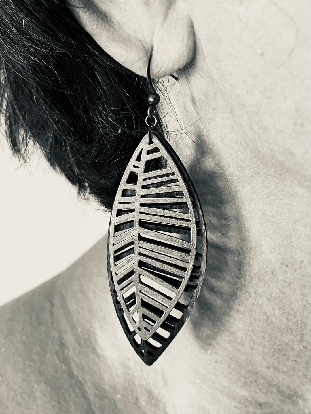 Customer photo review of Adelia Ohrringe (Räuchereiche / Messing)