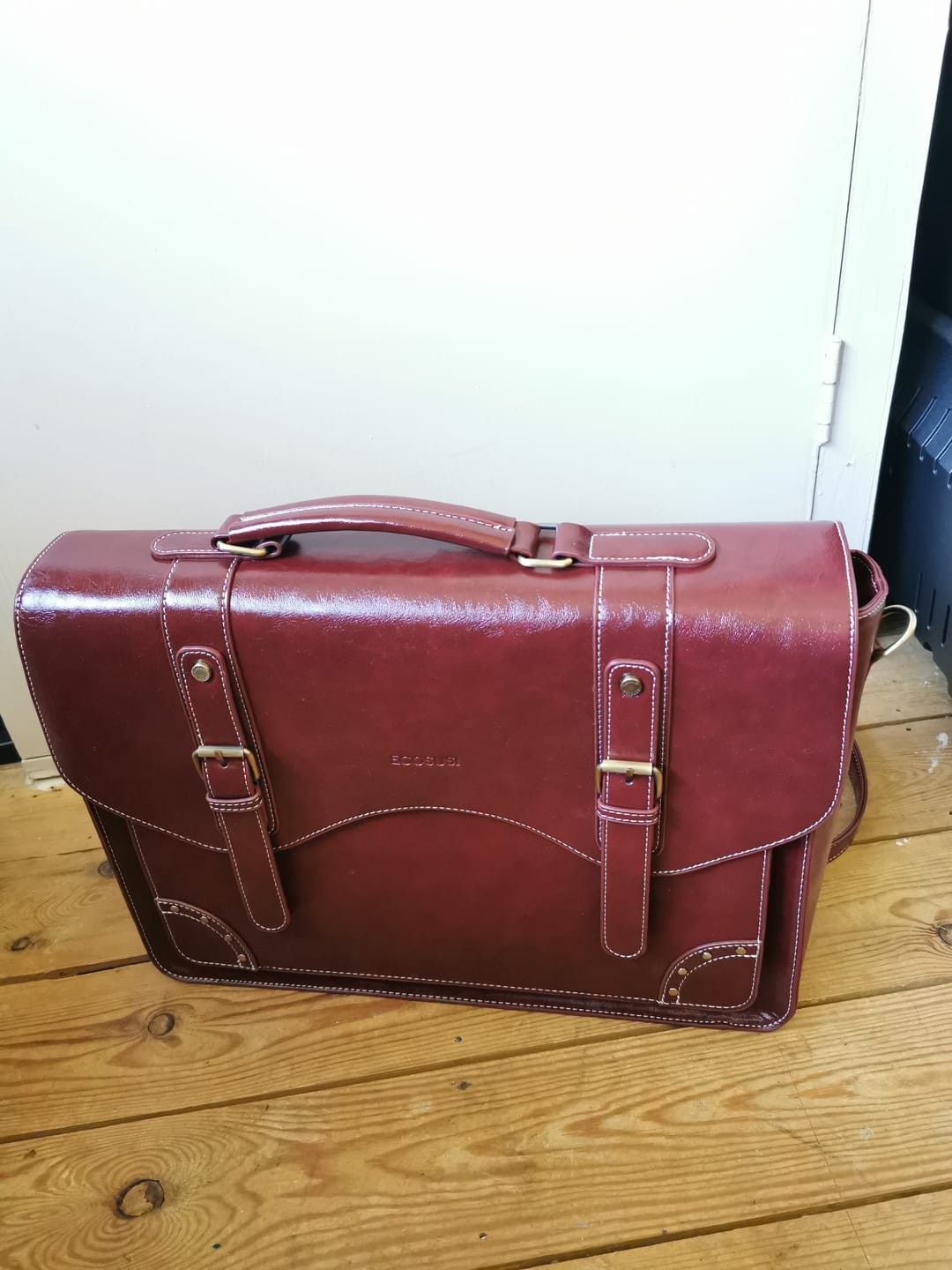 Customer photo review of Wilder Vintage Rivet 15.6-Inch Briefcase