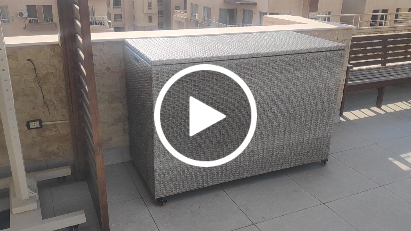 Customer video review of صندوق تخزين خارجي كبير – رتان أبيض أنيق – 130×63×66 سم – مقاوم للعوامل الجوية