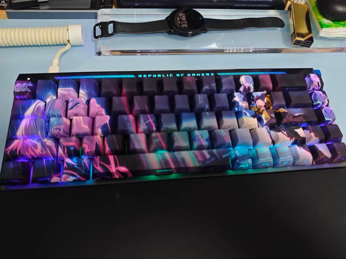 Customer photo review of Lucy Cyberpunk Edgerunners Keycaps
