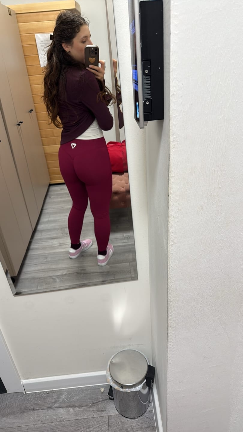 Customer photo review of MOTION MID WAIST SCRUNCH LEGGINGS V2