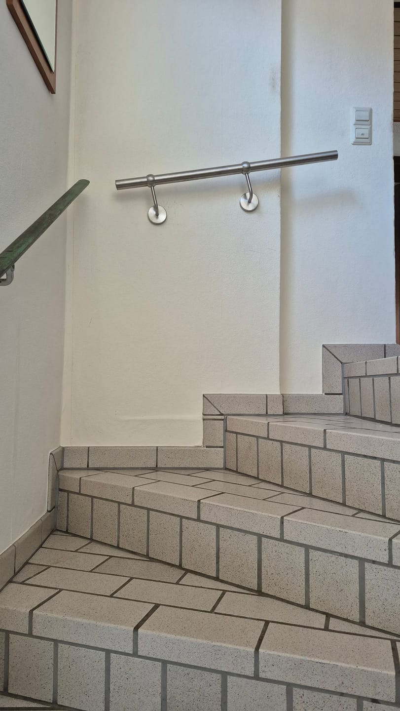 Customer photo review of Edelstahl Handlauf nach Maß mit Wandhalterung – Kugelringhalter