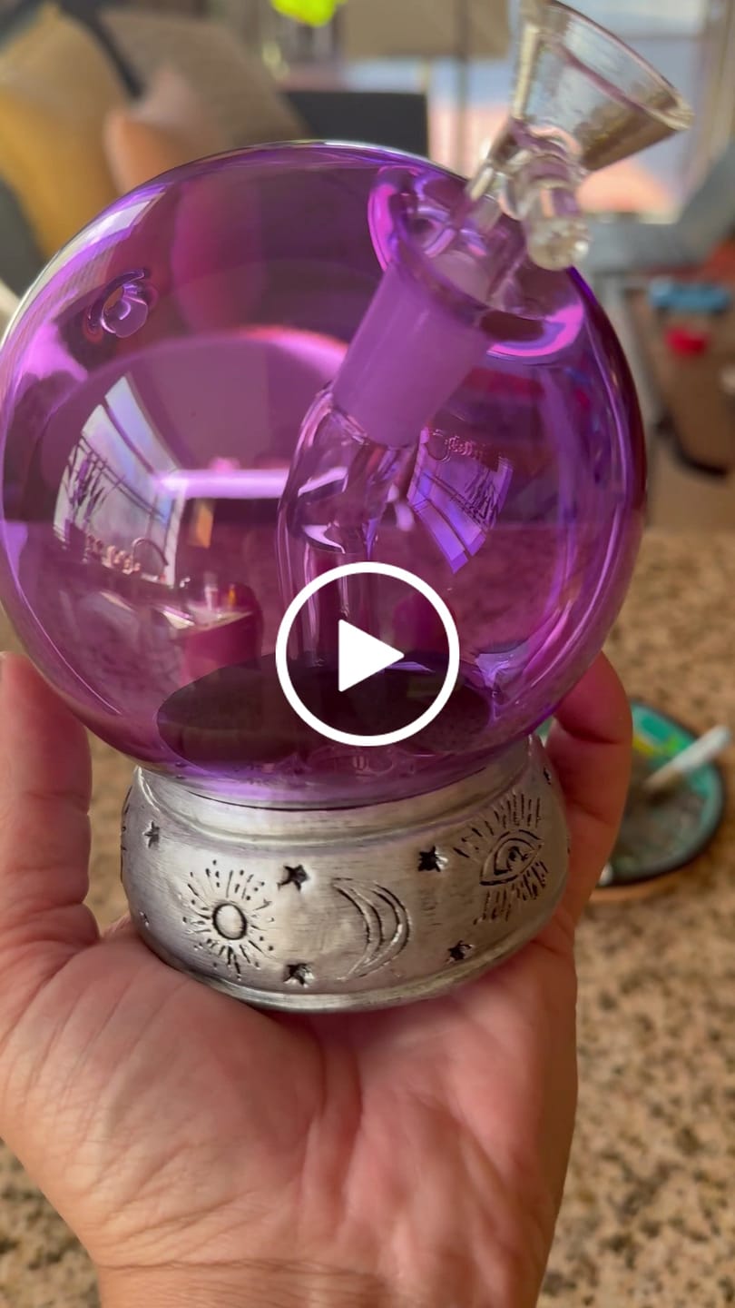 Customer video review of CRYSTAL BALL BONG