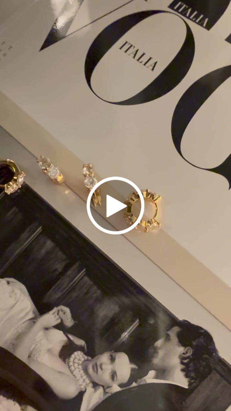 Customer video review of Orecchini cerchietti  "Doppia Luce" – Zirconi Maxi