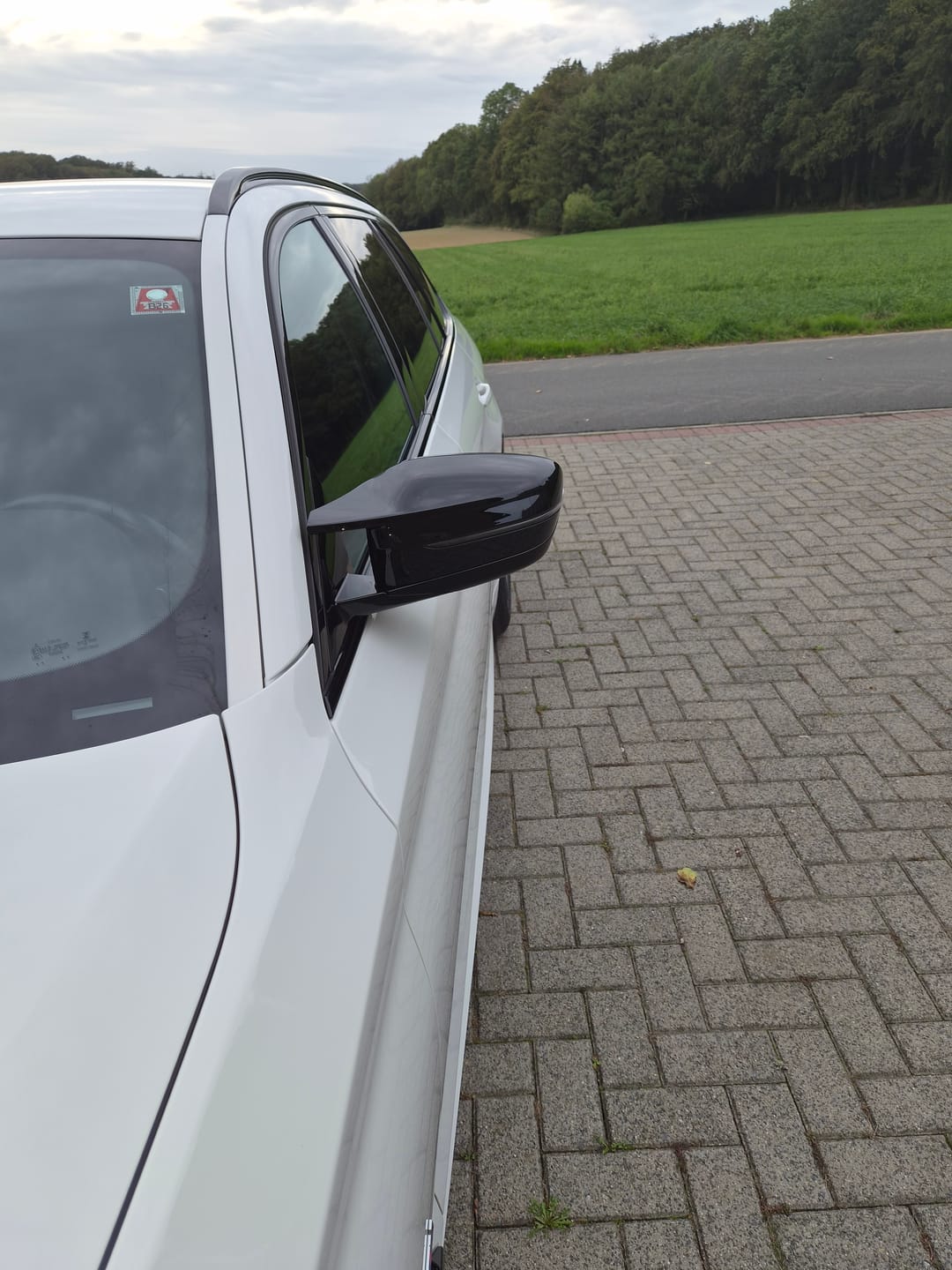 Customer photo review of BMW 2/3/4/5 Series G42/G20/G22/G26/G30 Gloss Black M-Style Mirror Covers (2017+)