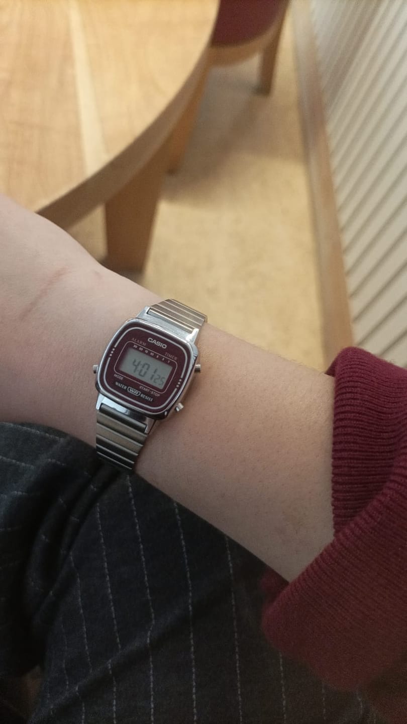 Customer photo review of Reloj Casio Vintage LA670WA-4 Plateado Granate