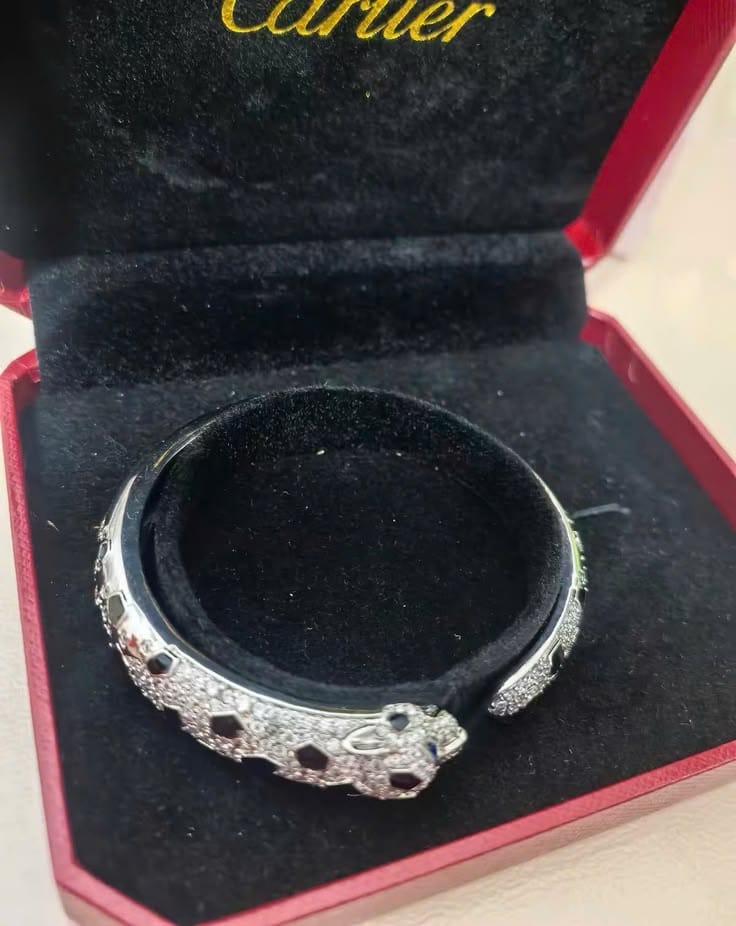 Customer photo review of Panthère Head Half-Paved Medium Cuff Bracelet