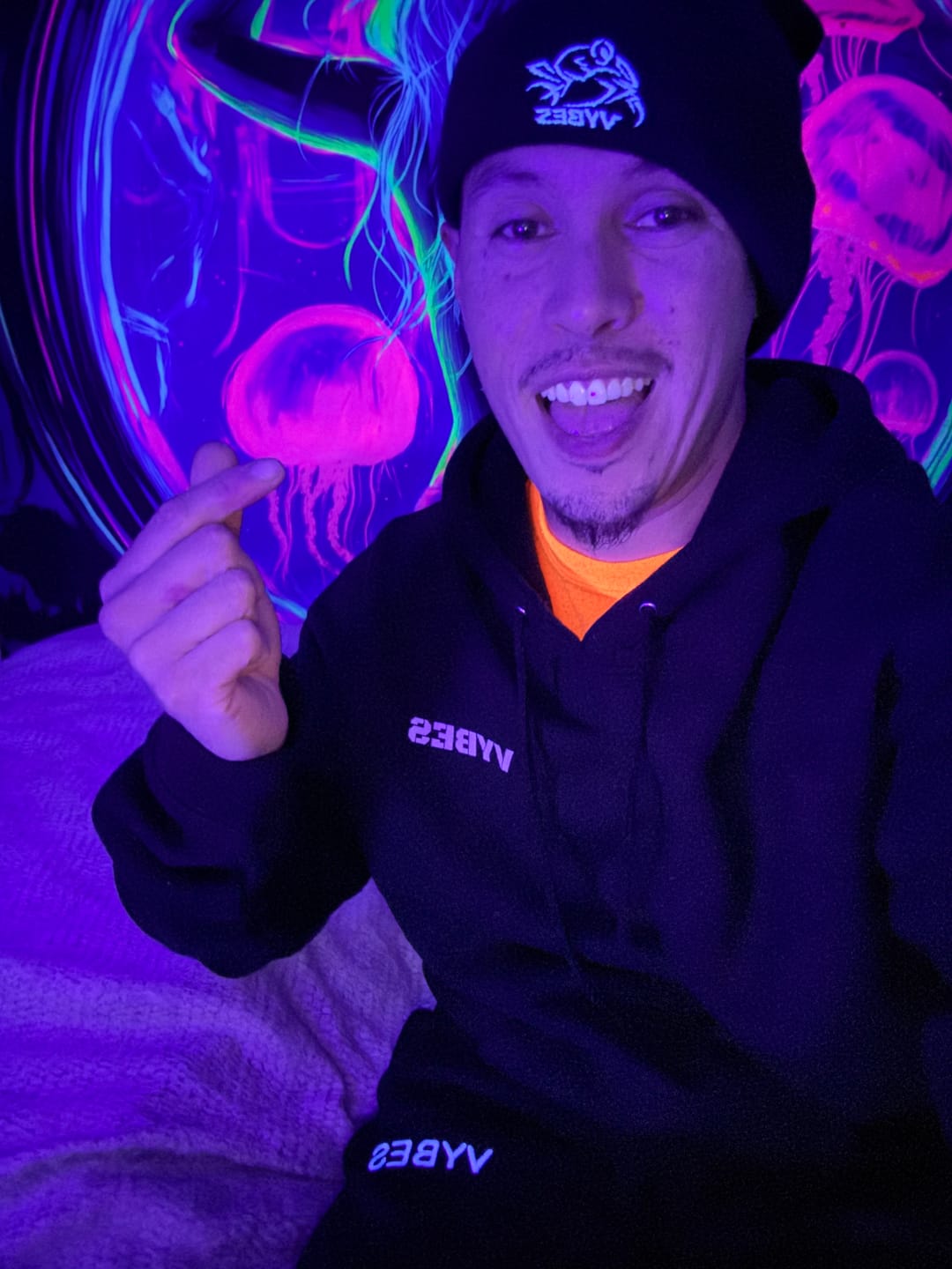 Customer photo review of Vybes Embroidered Fleece Sweatpants