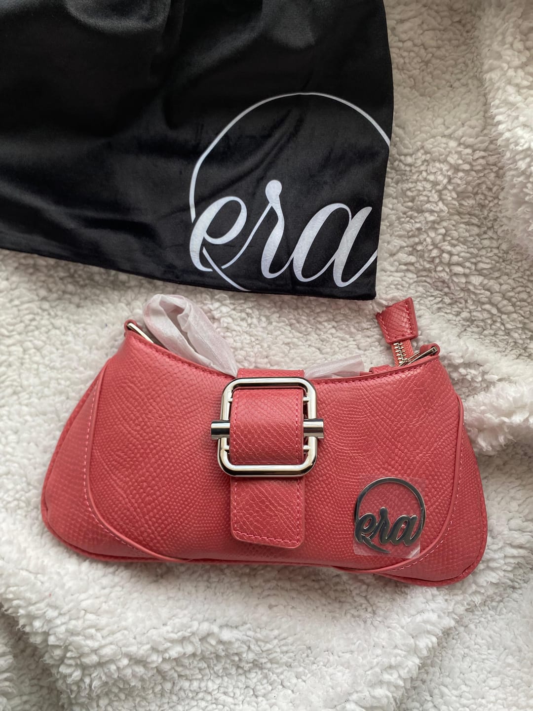 Customer photo review of Pink Lily Shoulder Bag