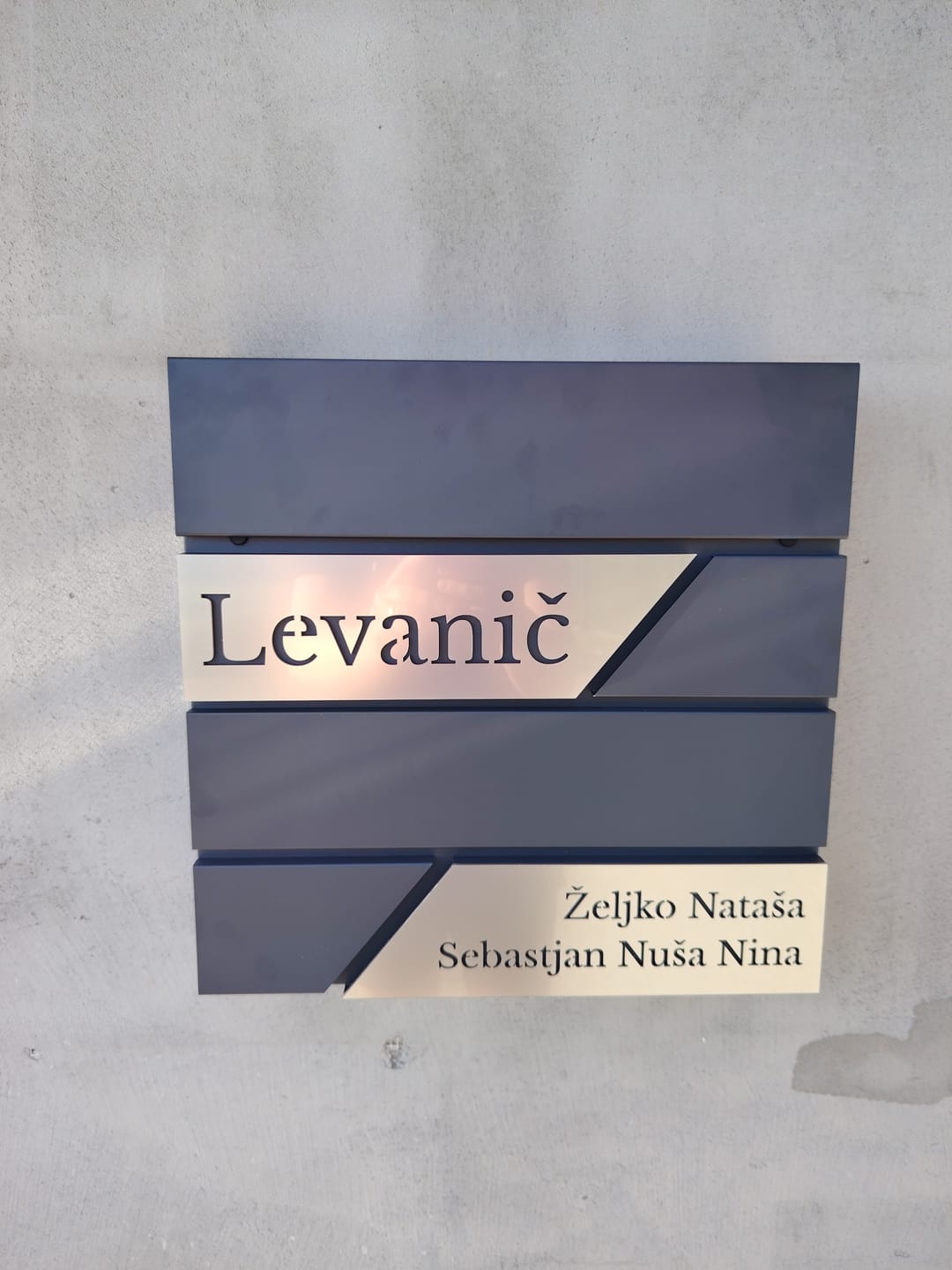 Customer photo review of Komplet NABIRALNIK + HIŠNA ŠTEVILKA