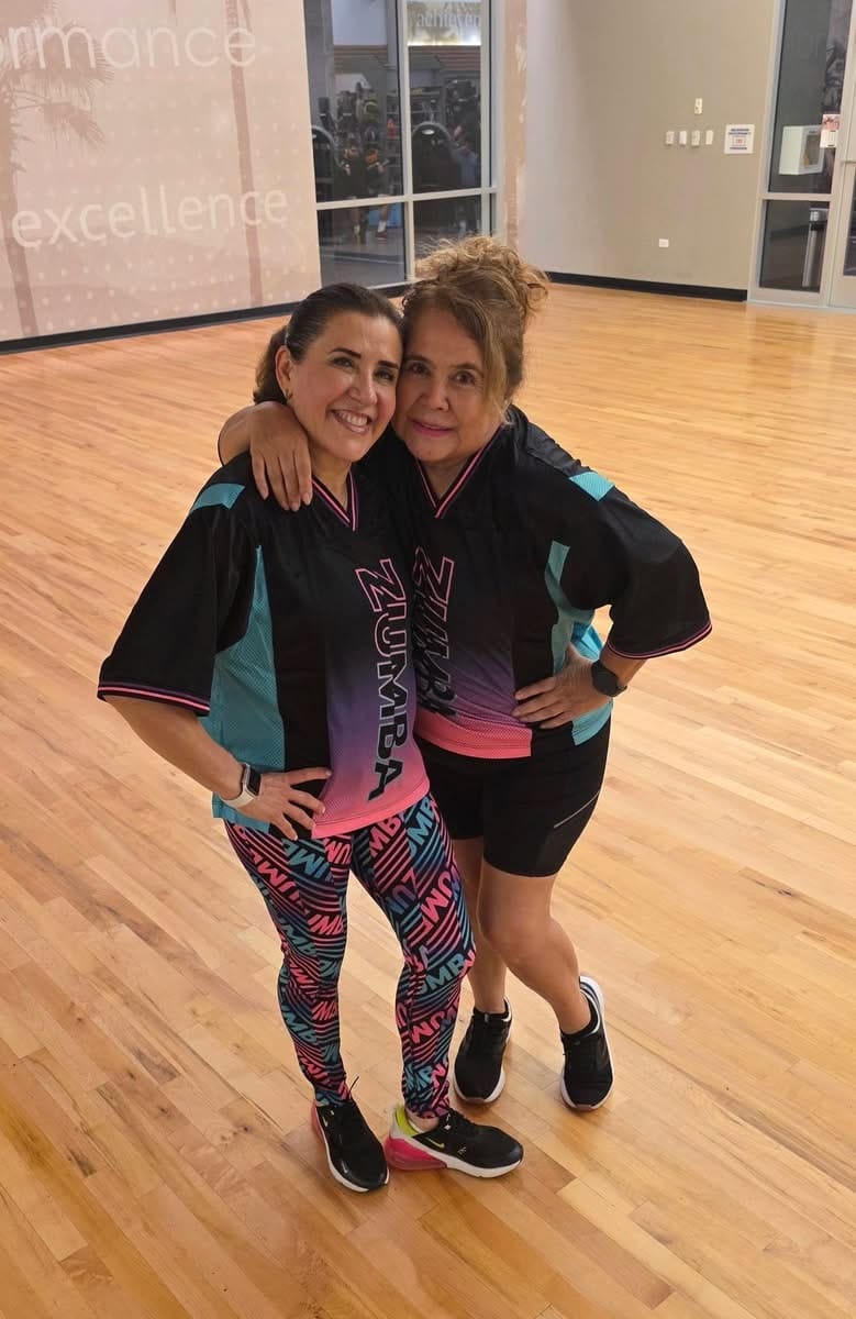 Customer photo review of Electric Feel Z-Lift High Waisted Ankle Leggings - Blue/Pink