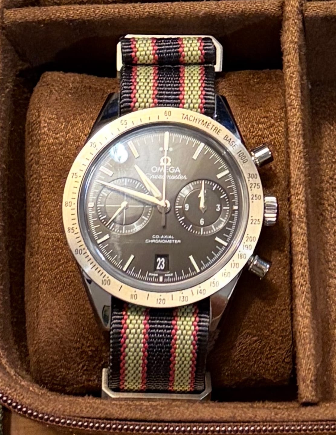 Customer photo review of Correa Nato Bond Dando La Hora Roja