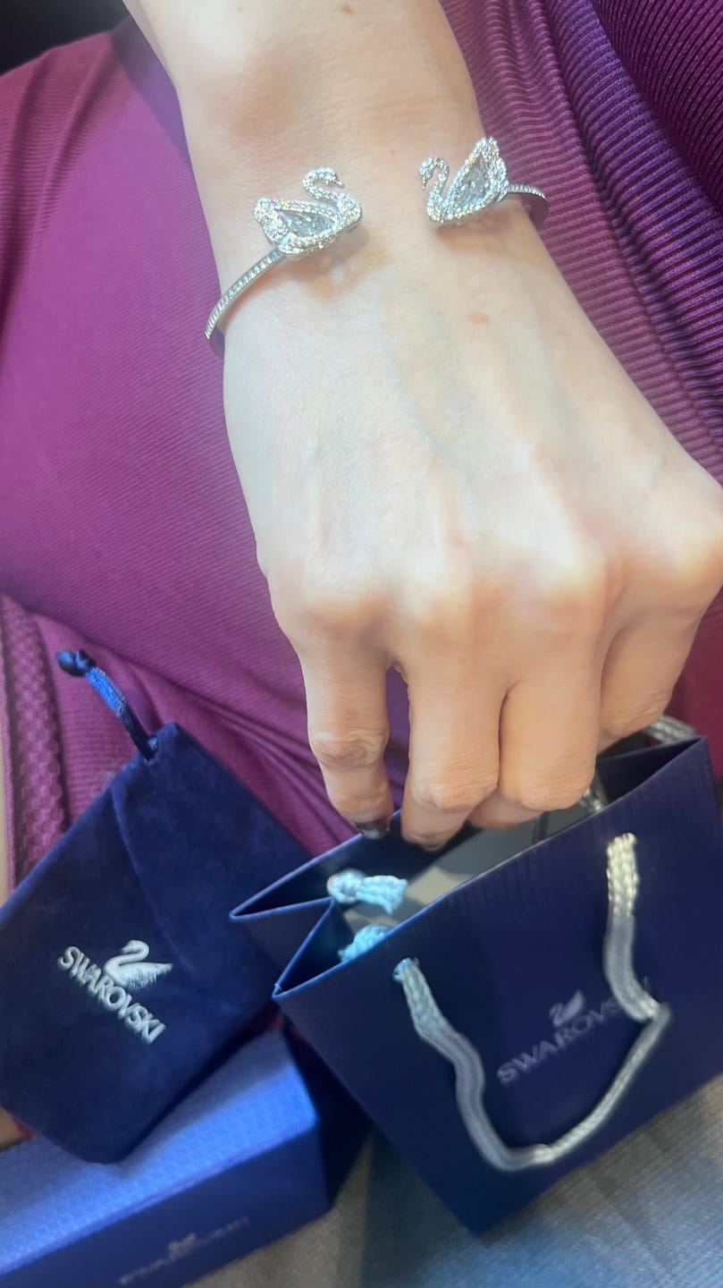 Customer photo review of Pulsera Doble Cisne Plateada con Cristales | Swarovski