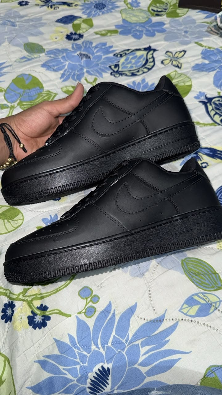 Customer photo review of AF1 - TODO NEGRO