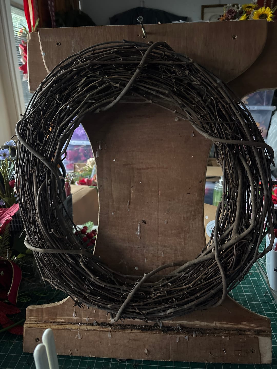 Customer photo review of 16" Round Grapevine Wreath - DECOE-035