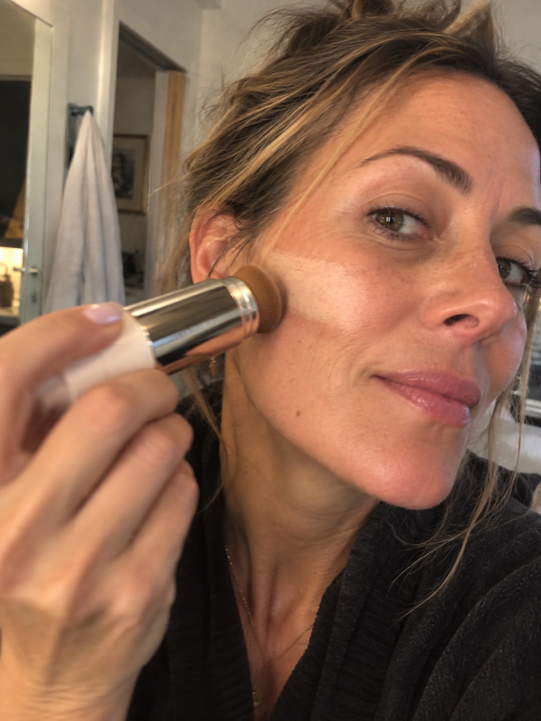 Customer photo review of NOVERA® Color-Changing Foundation Stick