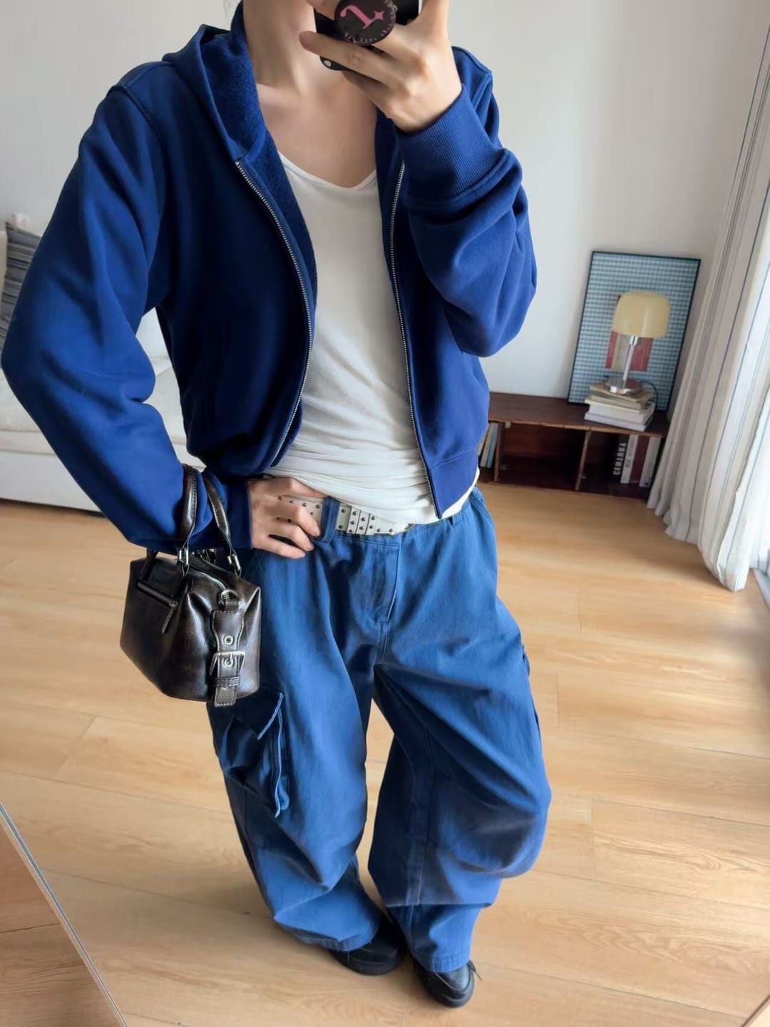 Customer photo review of IAMXIAA Vintage Blue Oversized Cargo Jeans