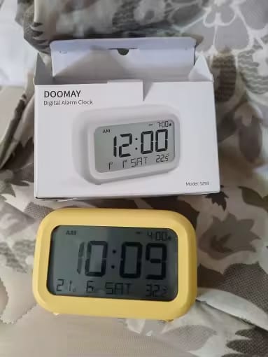 Customer photo review of Réveil numérique rétroéclairage LCD