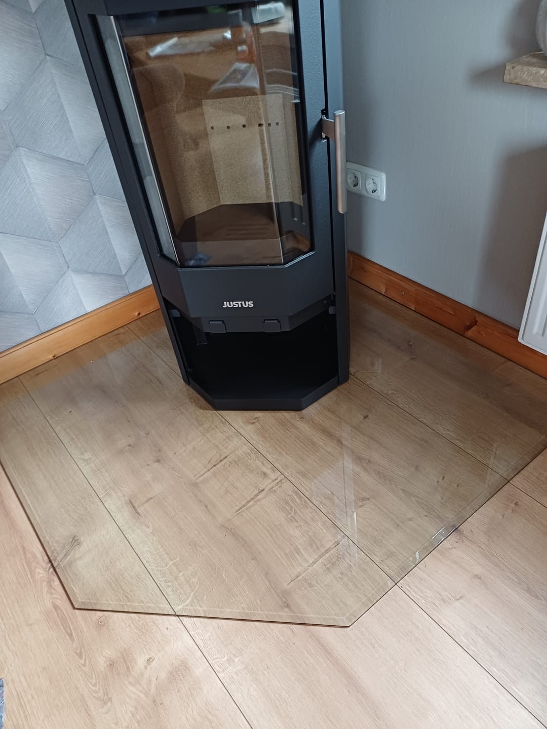 Customer photo review of Glasplatte Kamin, Funkenschutzplatte Glas für Kaminofen - Fünfeck