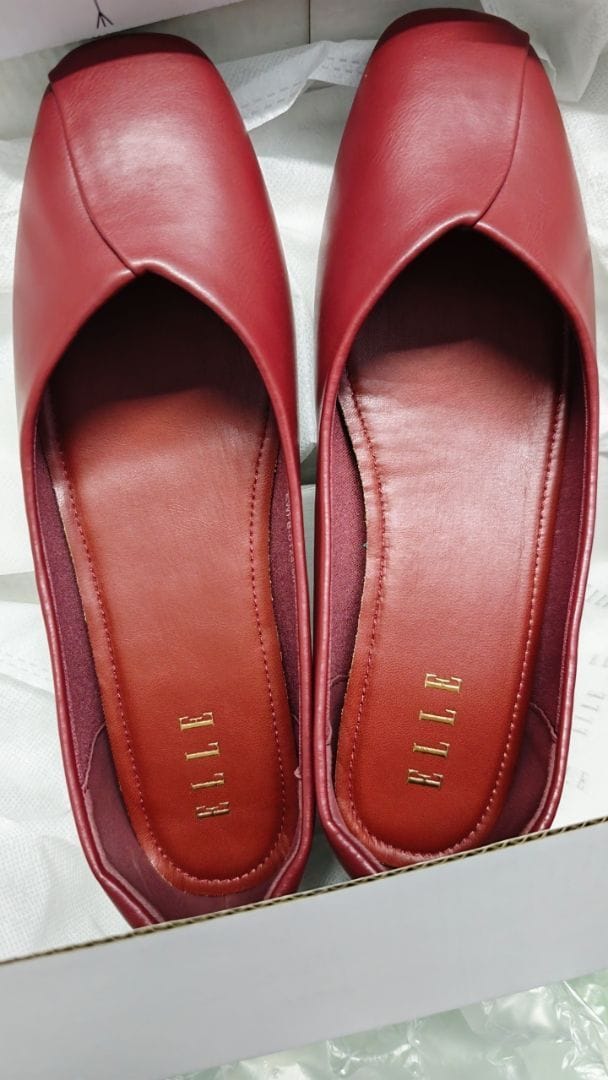 Customer photo review of Tulip Flats & Ballerinas In Maroon