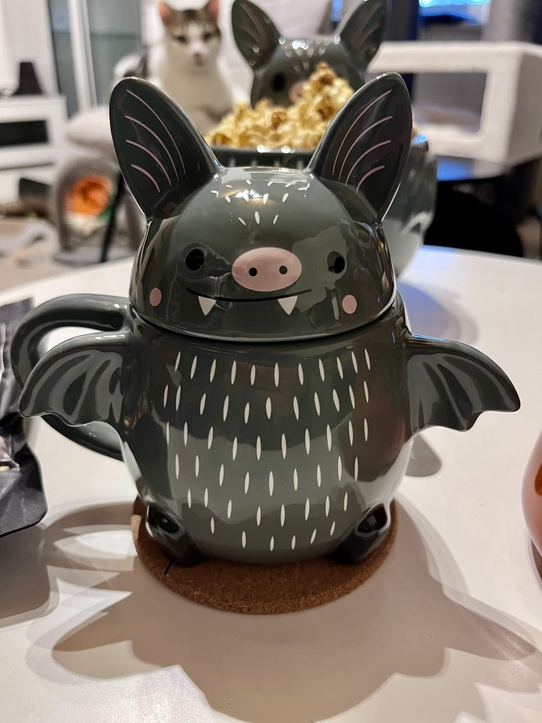 Customer photo review of Fledermaus Tasse mit Deckel – Keramiktasse mit Öhrchen