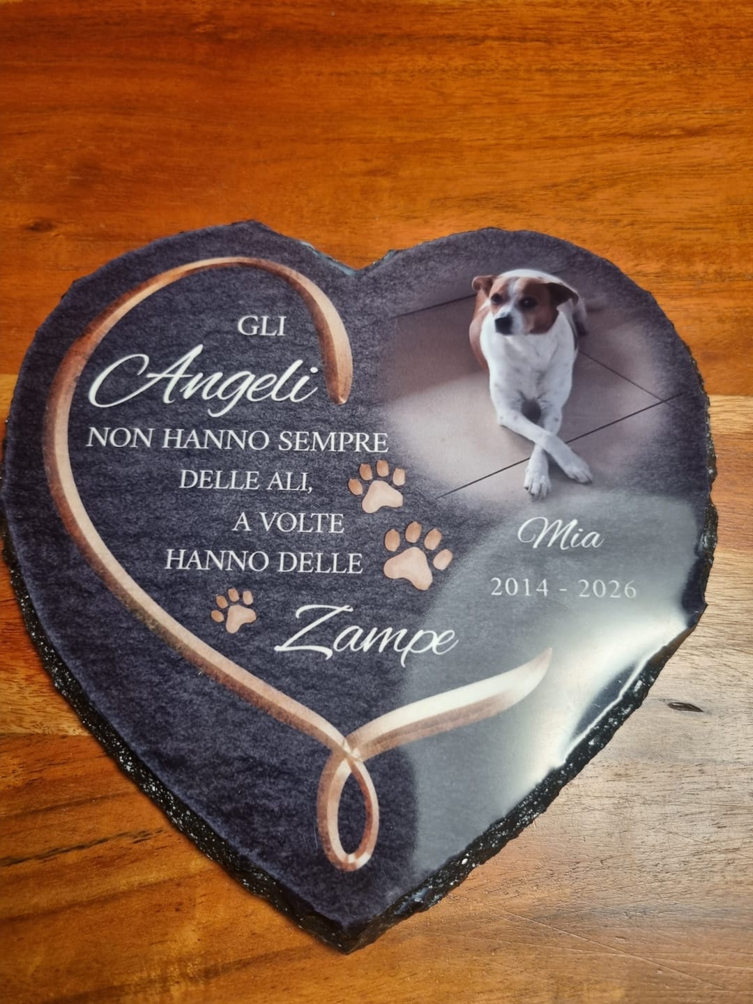 Customer photo review of Gli angeli hanno delle zampe - Cuore in ardesia personalizzato