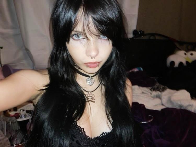 Customer photo review of Amour Choker