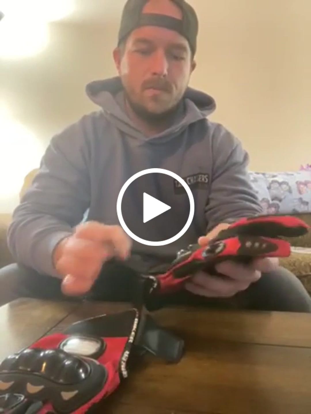 Customer video review of SHORT GLOVES WITH SCREEN TOUCH