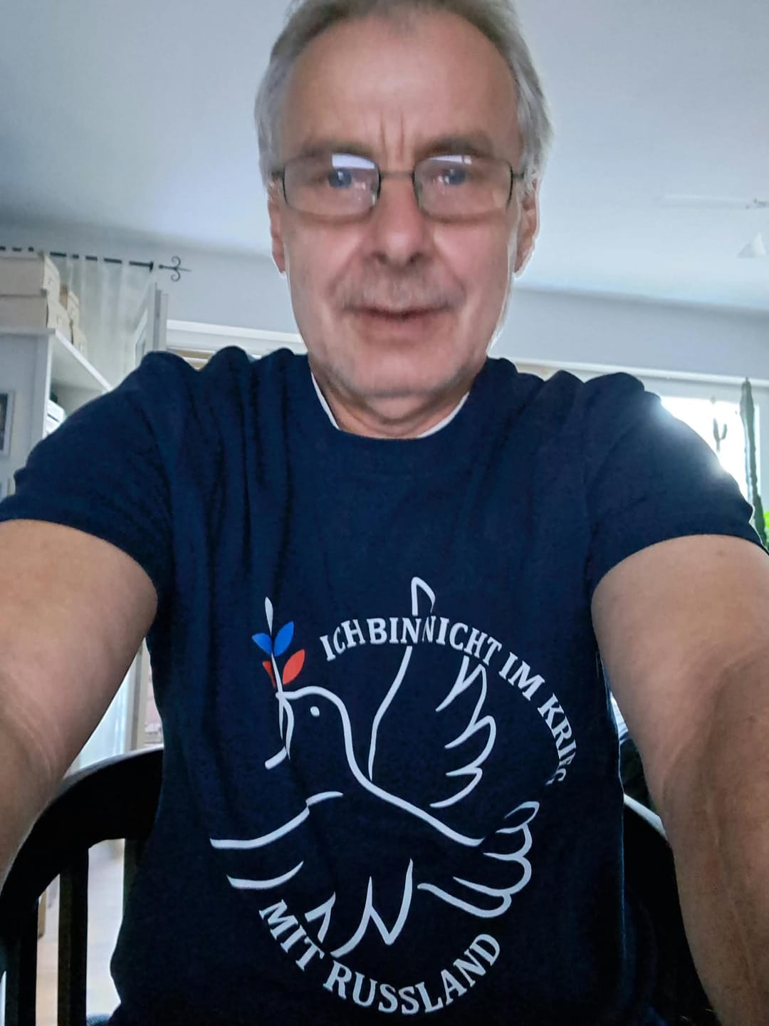 Customer photo review of T-Shirt „Ich bin nicht im Krieg mit Russland“
