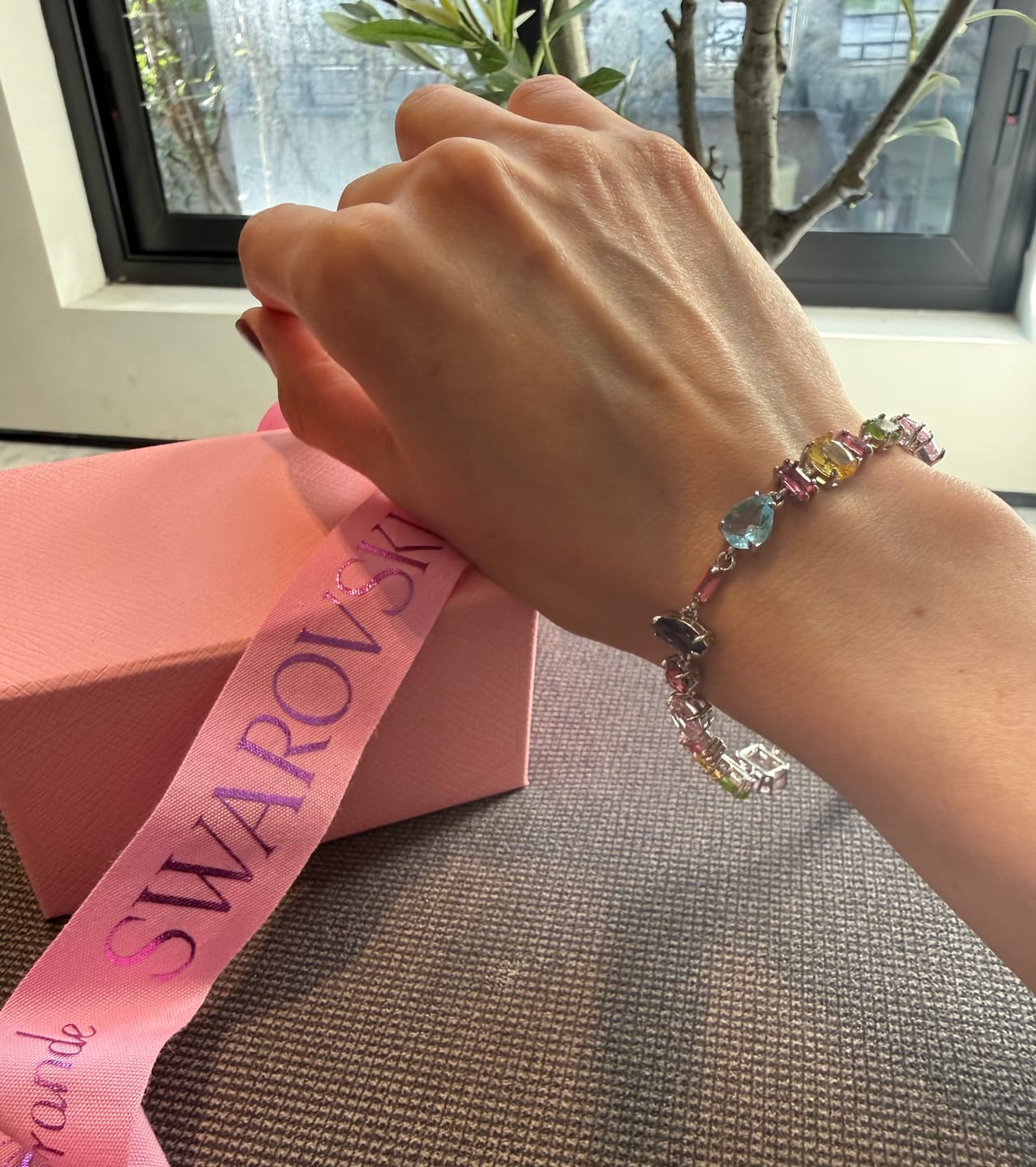 Customer photo review of Pulsera Swarovski Gemas Multicolor | Cristales de Colores + Presentación Rosa Ariana Grande