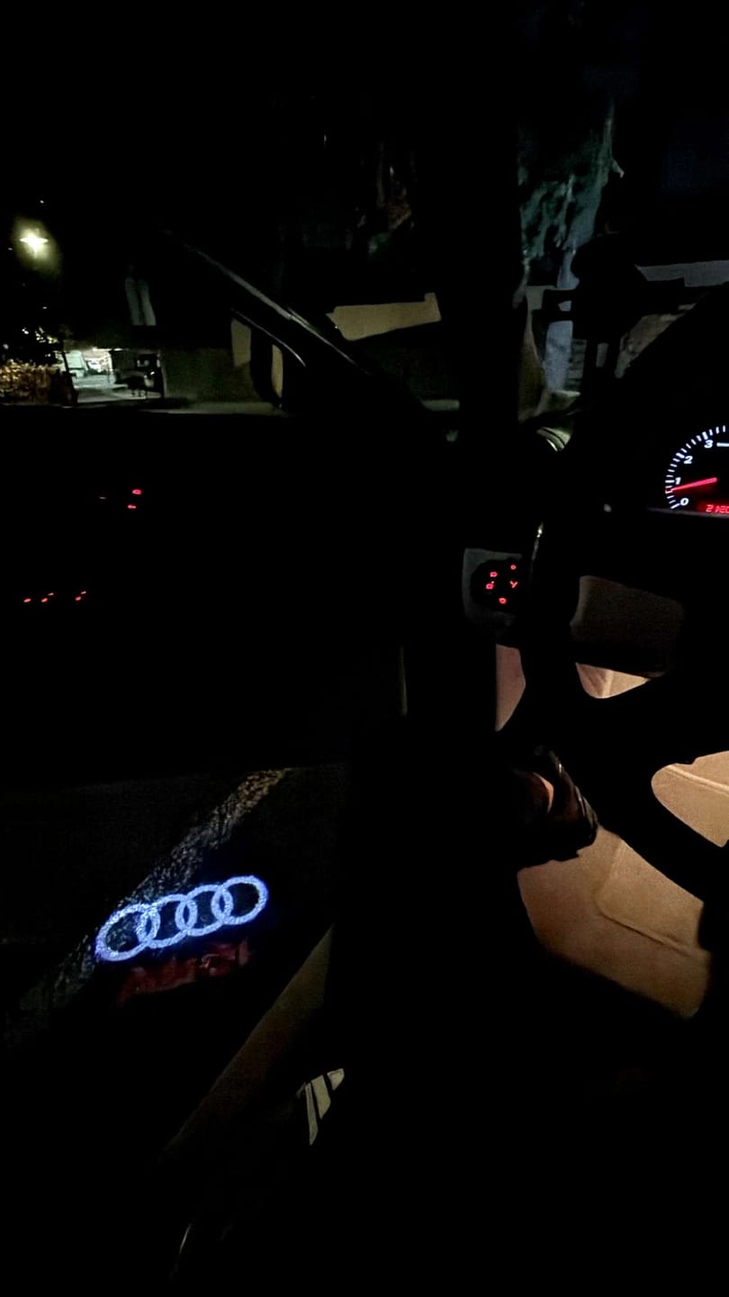 Customer photo review of Projecteur Led Porte Logo Audi