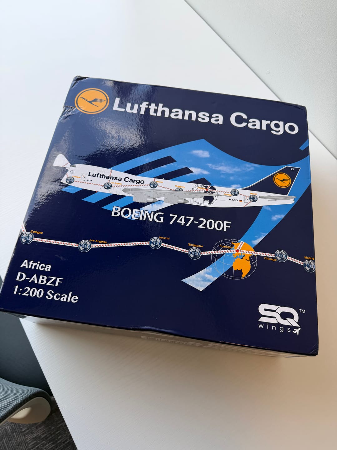 Customer photo review of Lufthansa Cargo B747-200F D-ABZF – Scale 1:200 Diecast Model – SQ wings L2186/L2186C