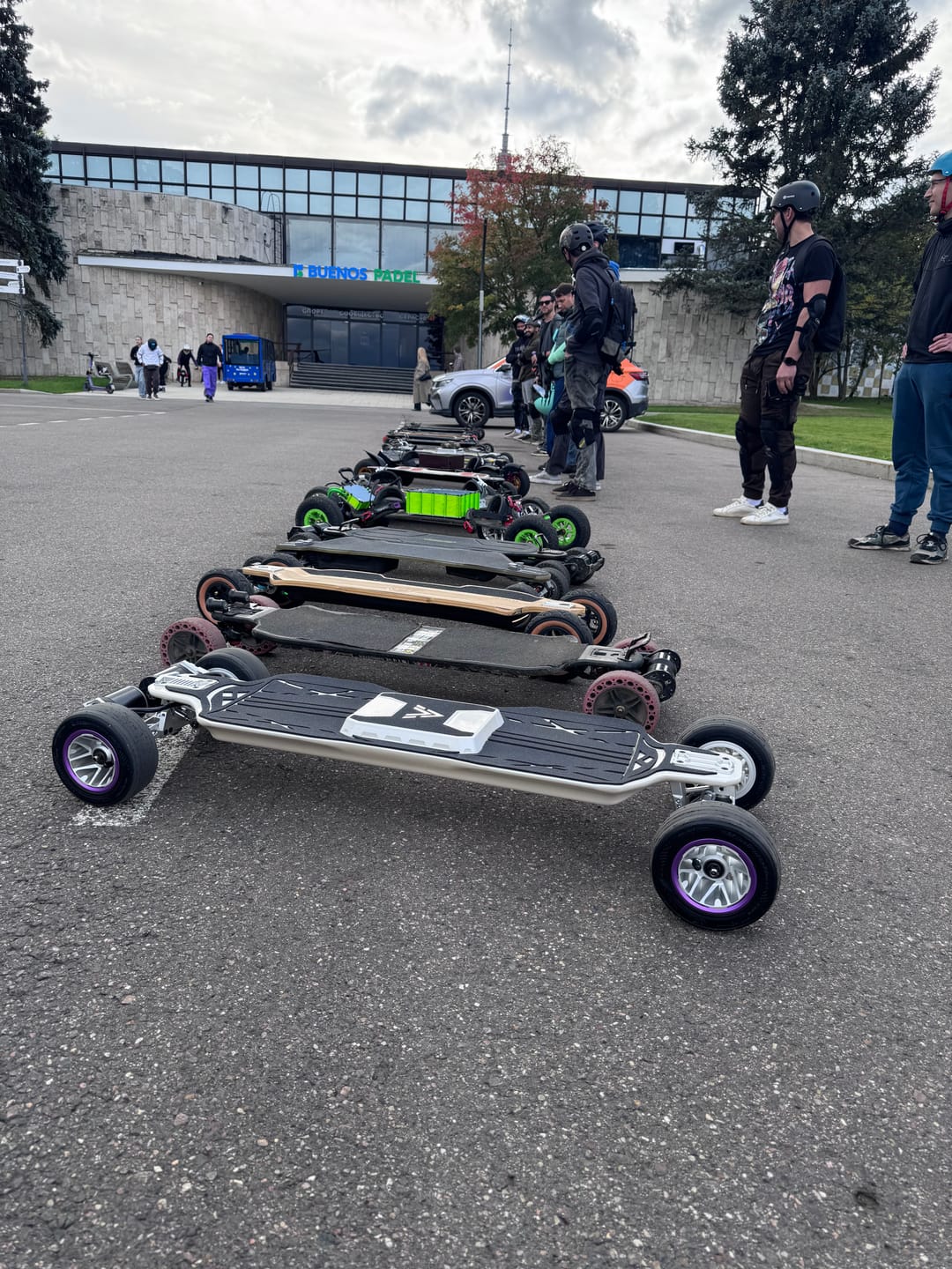 Customer photo review of Acedeck® Ares X5 Electric Skateboard-High Performance All-terrain/ Carbon Fiber