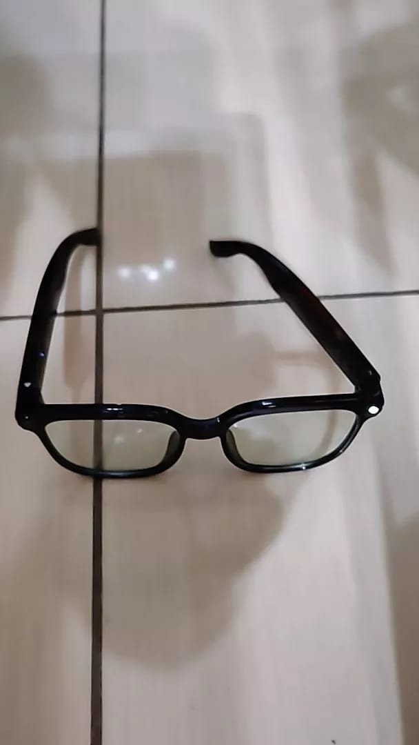 Customer photo review of AI Smart Sunglasses Camera with photochromic