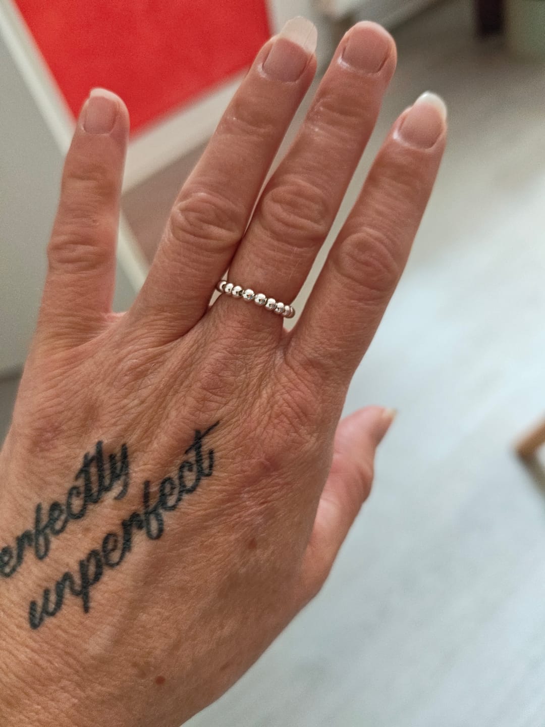 Customer photo review of Flex-Ring versilbert, passt elastisch bis Größe 56, nickelallergiefrei