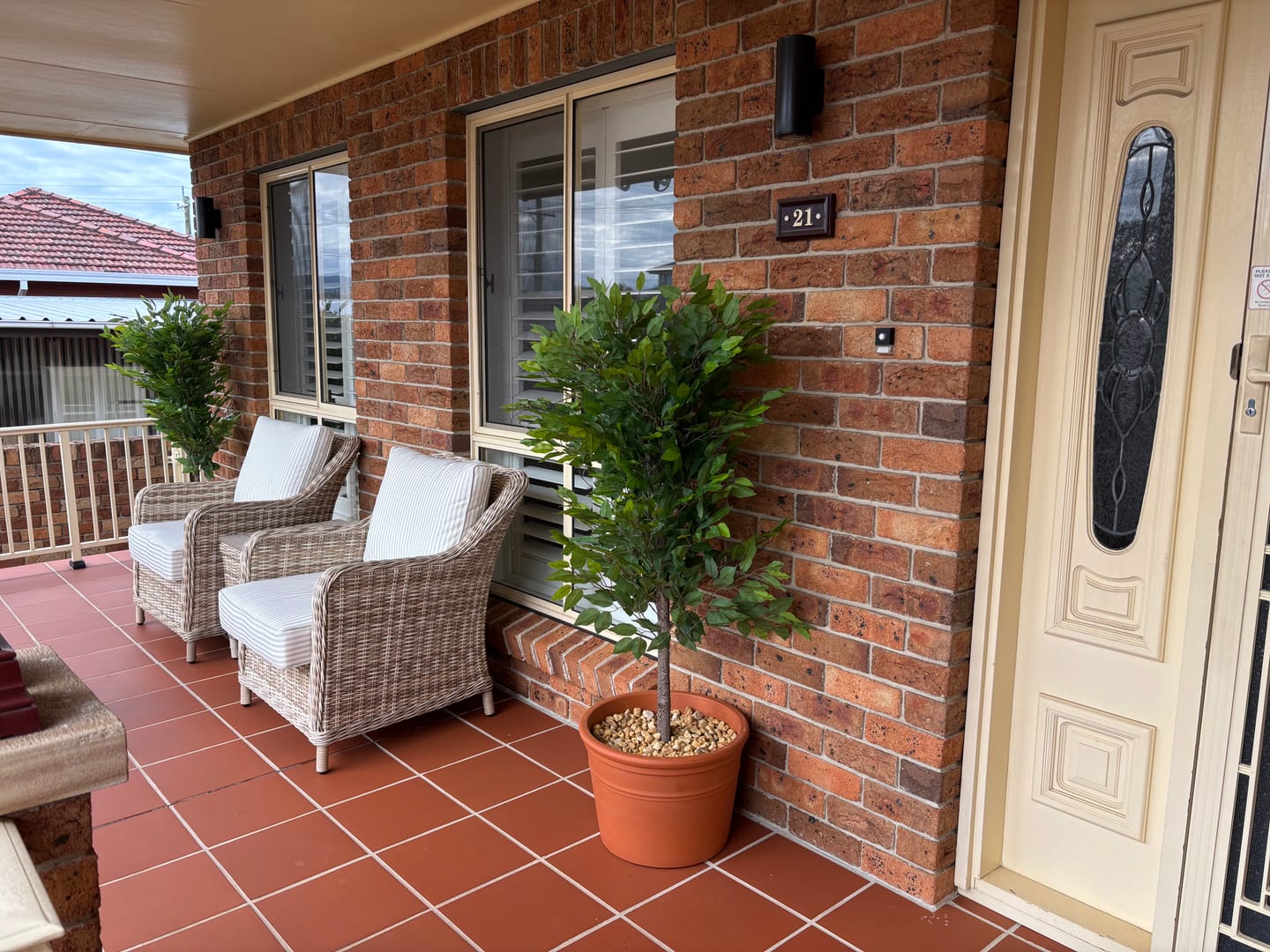 Customer photo review of Bushy Artificial Ficus Tree 140cm - Dark Trunk