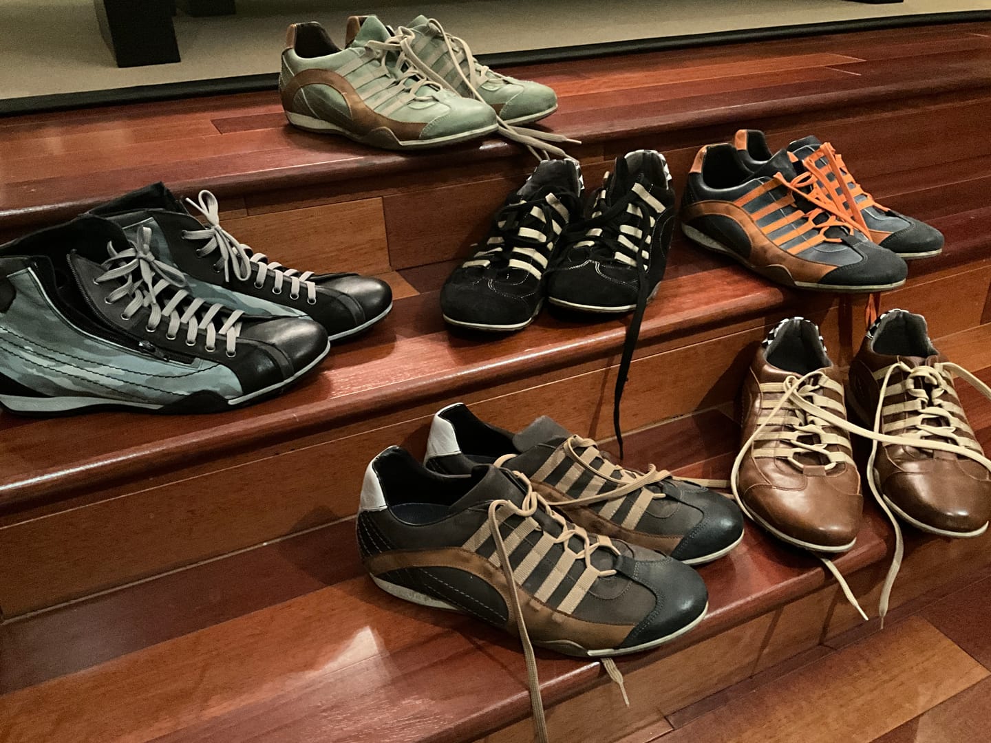 Customer photo review of Men's Racing Sneaker in Black & Gold