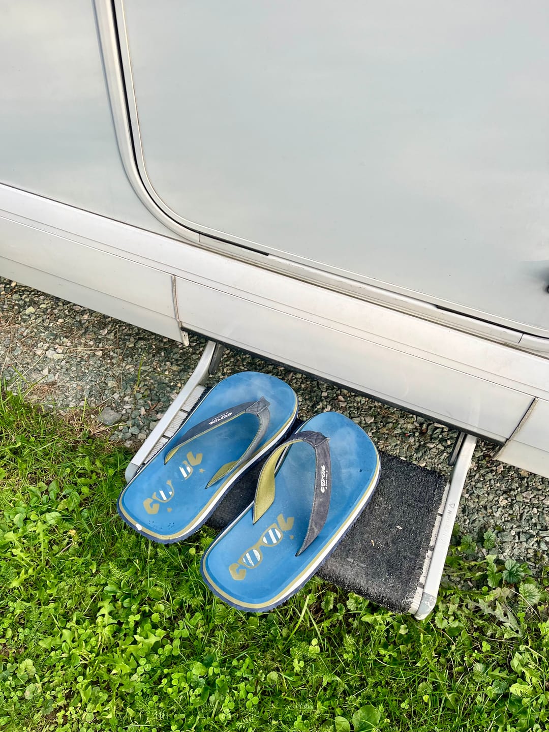 Customer photo review of Japonke Cool Shoe Original Blash
